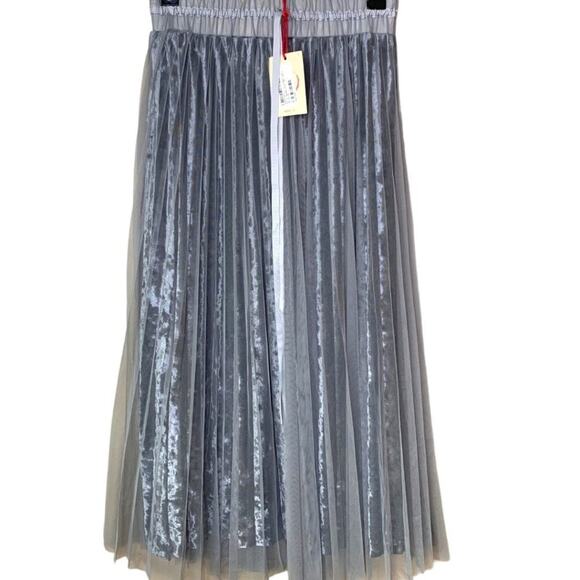 Anthro Raga Skirt NWT Women's Sz Small Velvet Breeze Silver Pleated Layered - Picture 3 of 6
